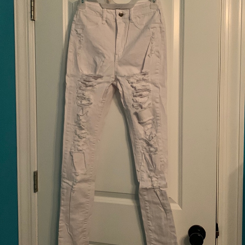 cute distressed white jeans, never worn